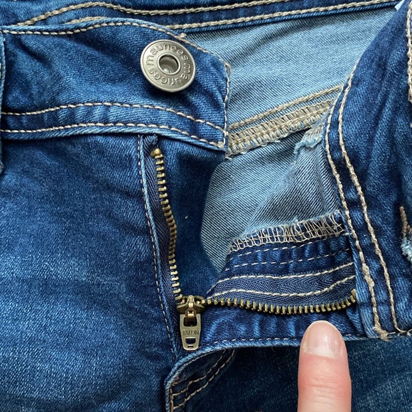 Maurice’s small regular women’s skinny jeans with rips. - Picture 9 of 13